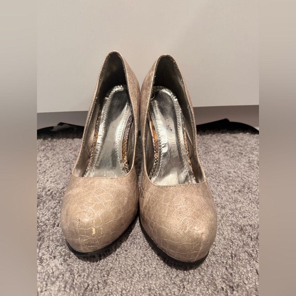 Shoe Dazzle Textured Taupe Heels